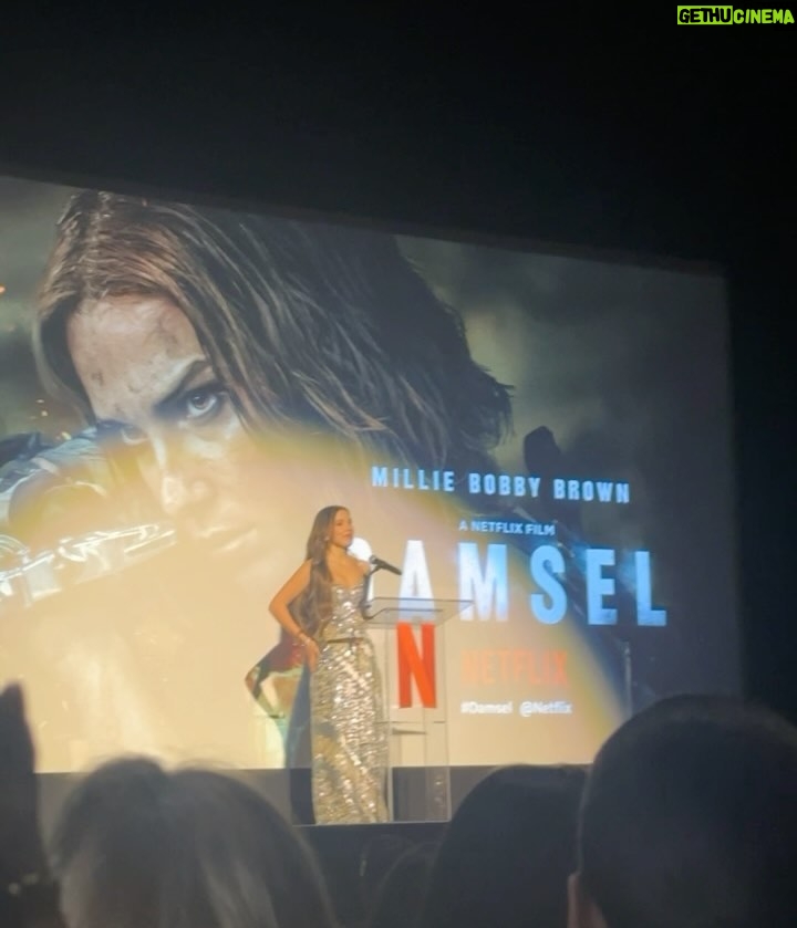 Any Gabrielly Instagram - Damsel Premiere in NYC 🐉✨ Nossa best @netflixbrasil sabe dar uma festa!!! Não vejo a hora de vocês assistirem o filme pra discutirmos se fariam o mesmo que a Elodie no final 👀🔥 Donzelas se preparem pros plot twists, disponível dia 08/03. The Paris Theater