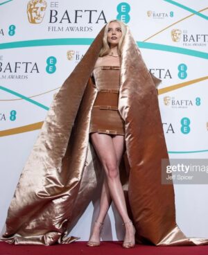 Anya Taylor-Joy Instagram - ⚜️BAFTA BABY⚜️

What a wonderful evening supporting film. Grateful to my @tiffanyandco family for bringing out the archive, the jewels were sensational :) And my goodness Ms @jamieleecurtis , what a soul you are- an honour to know you 🥰

Bisous!