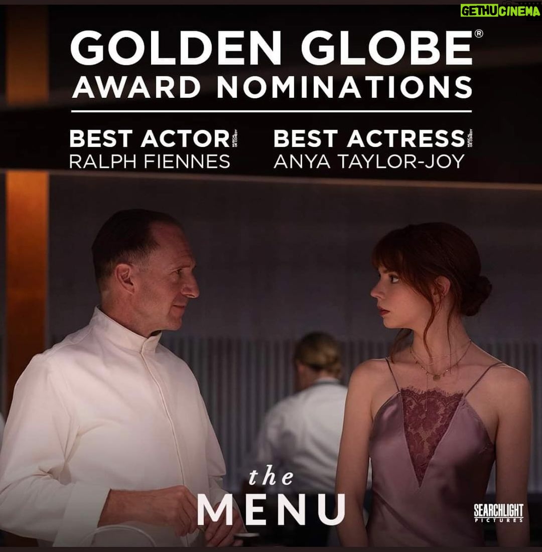 Anya Taylor-Joy Instagram - My goodness🙊🔪🩸 Thank you so much @goldenglobes for showing love to our weird, wonderful creature of a movie… all my love to our unbelievable cast and crew and a huge congratulations to the man himself, Mr Ralph Fiennes. It is an honour and a privilege to share a stage and life with you :) EEEK! @searchlightpics @themenufilm