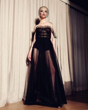 Anya Taylor-Joy Instagram - 🦇Addams family date night 🦇

Thank you @vanityfair for a fabulous evening and to my treasured team, @dior , @diorbeauty and @tiffanyandco for bringing the gothic glam… j’adore 🩸

Styled by Ryan Hastings
📸 by @kanyaiwana