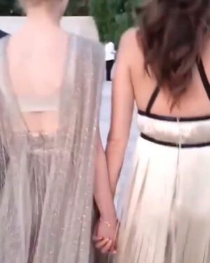 Anya Taylor-Joy Instagram - 🕊

Merci @dior + @mariagraziachiuri for your hospitality, generosity and a beautiful show. We had a blast :)
✨🪡✨