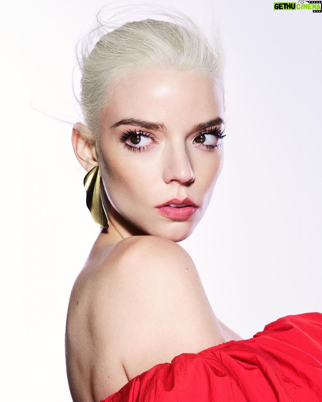 Anya Taylor-Joy Instagram - 🍭Elle Japan🍭