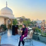 Aparna Dixit Instagram – Enjoyed a beautiful sunset at this lovely rooftop restaurant in Jaipur that I can’t wait to visit again @paro.india 
🫶🏻 Jaipur PinkCity