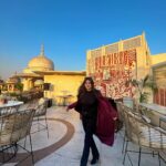 Aparna Dixit Instagram – Enjoyed a beautiful sunset at this lovely rooftop restaurant in Jaipur that I can’t wait to visit again @paro.india 
🫶🏻 Jaipur PinkCity