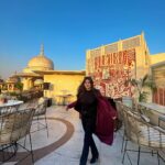 Aparna Dixit Instagram - Enjoyed a beautiful sunset at this lovely rooftop restaurant in Jaipur that I can’t wait to visit again @paro.india 🫶🏻 Jaipur PinkCity