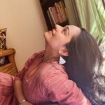 Apoorva Arora Instagram - उन के देखे से जो आ जाती है मुंह पर रौनक़ वो समझते हैं कि बीमार का हाल अच्छा है देखिए पाते हैं उश्शाक़ बुतों से क्या फ़ैज़ इक बरहमन ने कहा है कि ये साल अच्छा है क़तरा दरिया में जो मिल जाए तो दरिया हो जाए काम अच्छा है वो जिस का कि मआल अच्छा है हम को मालूम है जन्नत की हक़ीक़त लेकिन दिल के ख़ुश रखने को ‘ग़ालिब’ ये ख़याल अच्छा है