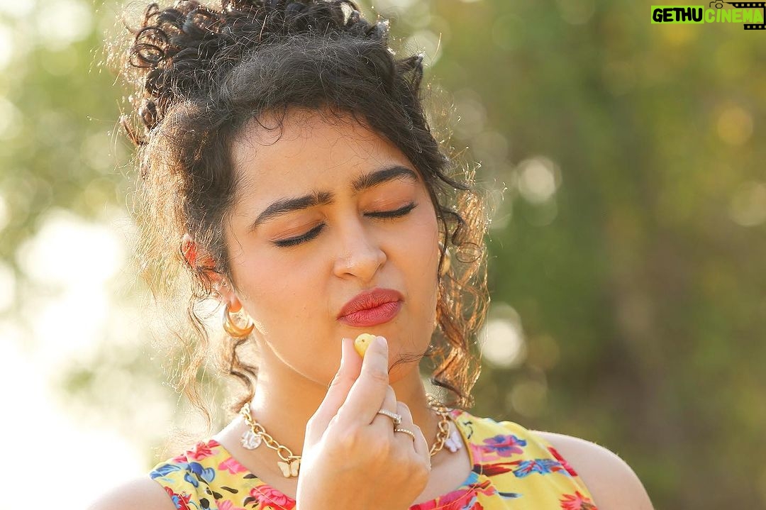 Apsara Rani Instagram - Stills from my upcoming movie ‘Thalakona’ Trailer coming soon💥 Having yumm gooseberries from Thalakona forest 🌳🐒🦌 Production- Devara Sridhar Reddy (Akshara Creations) Direction- Nagesh Naradasi Thalakona Waterfalls