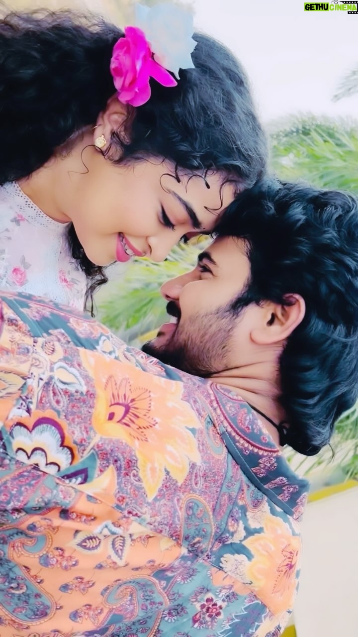 Apsara Rani Instagram - We’re just PAWAN KALYAN fans❤️🫶🏻 Credits 🎥- @t_h_e_king_official (Director Garu of Racharikam) Some mast on the sets of RACHARIKAM🔥 #pawankalyan #apsararani #vijay #racharikam #telugu #telugucinema