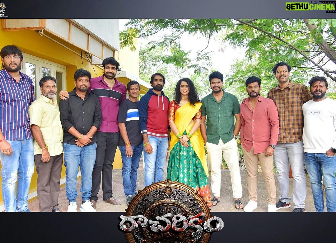 Apsara Rani Instagram - RACHARIKAM Muharatam🙏🏻❤️🧿 #Racharikam #movie #telugucinema @apsararaniofficial_ @t_h_e_king_official @esshwar_v @chanikya__m @actorvijayaramaraju @actor_vijayshankar @rupesh_marrapu @urstruelynithin