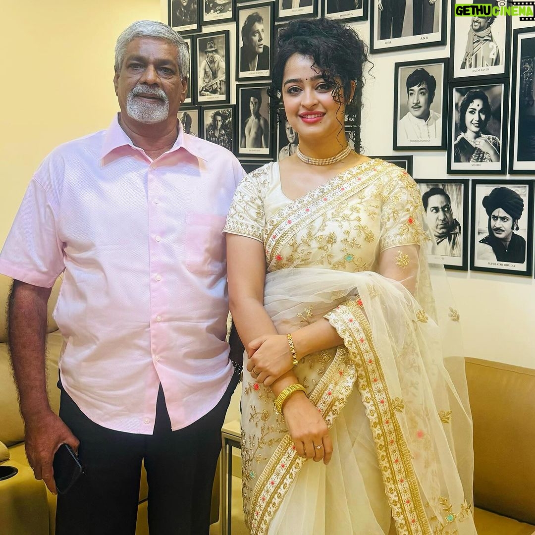 Apsara Rani Instagram - Glad to meet a great personality of Telugu film industry- Gopal Reddy sir🙏🏻❤️ With my Director Krishna Babu of my upcoming movie🙏🏻☺️
