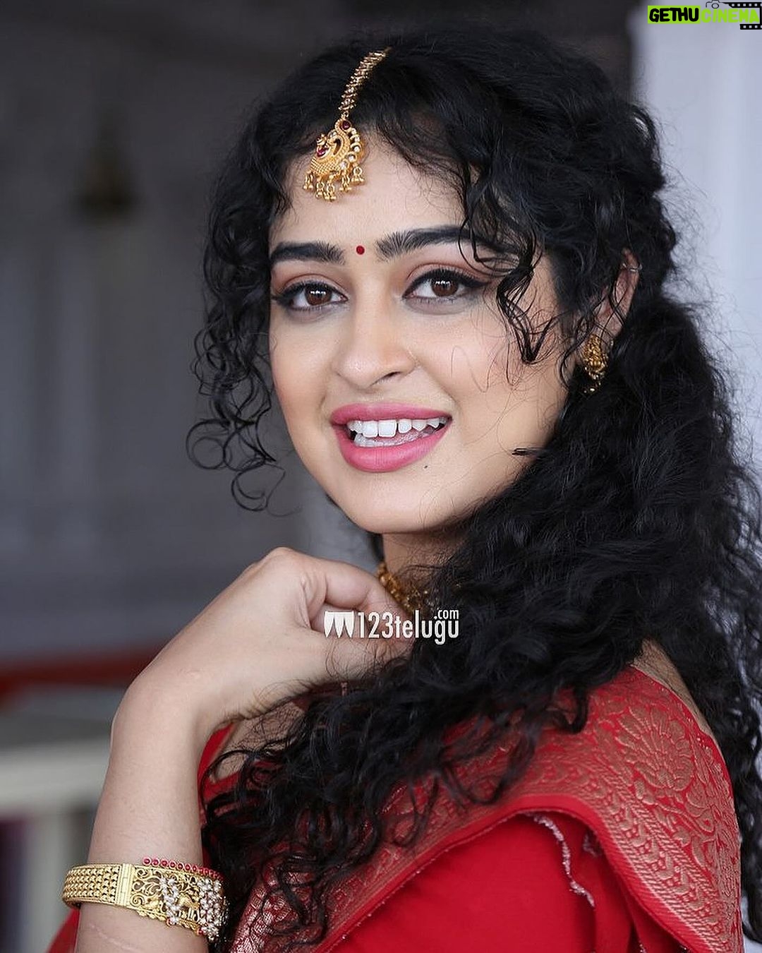Apsara Rani Instagram - Muhuratham puja at Balaji Temple, filmnagar🙏🏻❤️ Production- Vinuthna Celluloid India- Production No.1 Direction- Krishna Babu Hyderabad