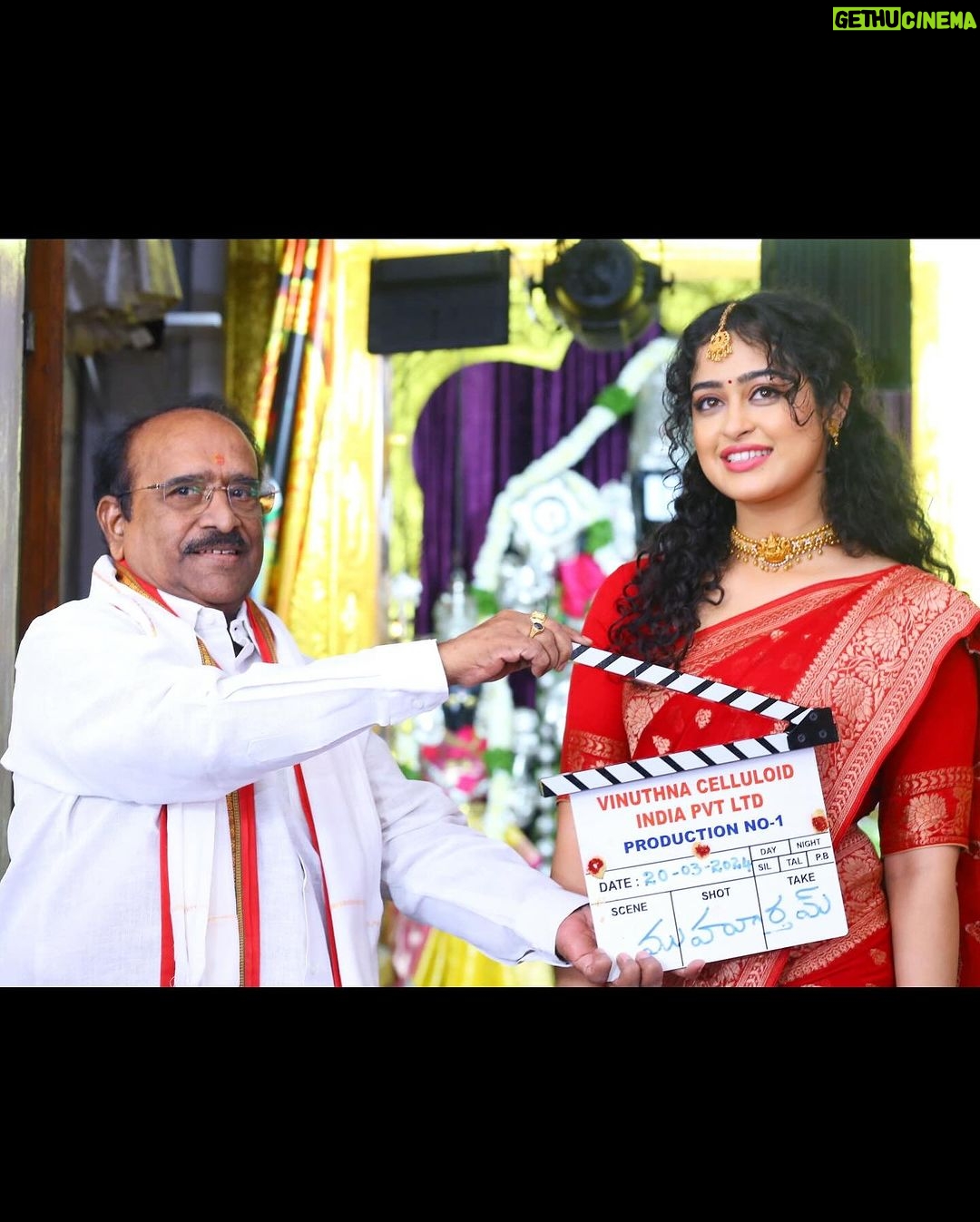 Apsara Rani Instagram - Muhuratham of my new movie🙏🏻❤️ Production- Vinuthna Celluloid India- Production No.1 Direction- Krishna Babu