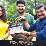 Apsara Rani Instagram - RACHARIKAM Muharatam🙏🏻❤️🧿 #Racharikam #movie #telugucinema @apsararaniofficial_ @t_h_e_king_official @esshwar_v @chanikya__m @actorvijayaramaraju @actor_vijayshankar @rupesh_marrapu @urstruelynithin