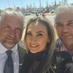 Aracely Arámbula Instagram - Feliz Día del padre mi amado @drleoarambulaoficial gracias por ser el mejor hermano Padre y tío gracias por siempre llevar de tu mano a mis hijos y ayúdame a guiarlos con todo el AMOR con toda sabiduría y con todo lo mejor por llenarlos de risas ✨🙏✨♥️🎂🎉 TE AMAMOS celebrando porque el cielo tiene fiesta con nuestra chuladita. ✨🙏✨🎂🎊🥳😘