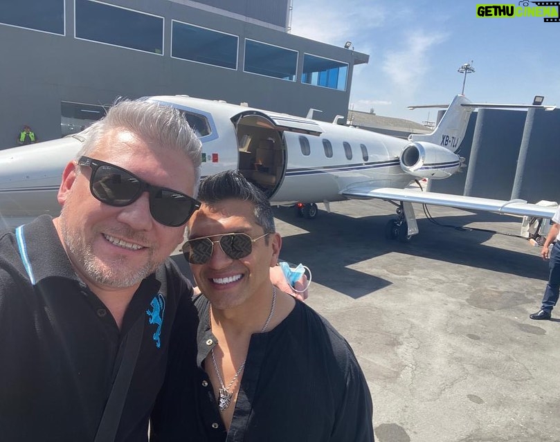Aracely Arámbula - 54.3K Likes - Feliz Día del padre mi amado @drleoarambulaoficial gracias por ser el mejor hermano Padre y tío gracias por siempre llevar de tu mano a mis hijos y ayúdame a guiarlos con todo el AMOR con toda sabiduría y con todo lo mejor por llenarlos de risas ✨🙏✨♥️🎂🎉 TE AMAMOS celebrando porque el cielo tiene fiesta con nuestra chuladita. ✨🙏✨🎂🎊🥳😘