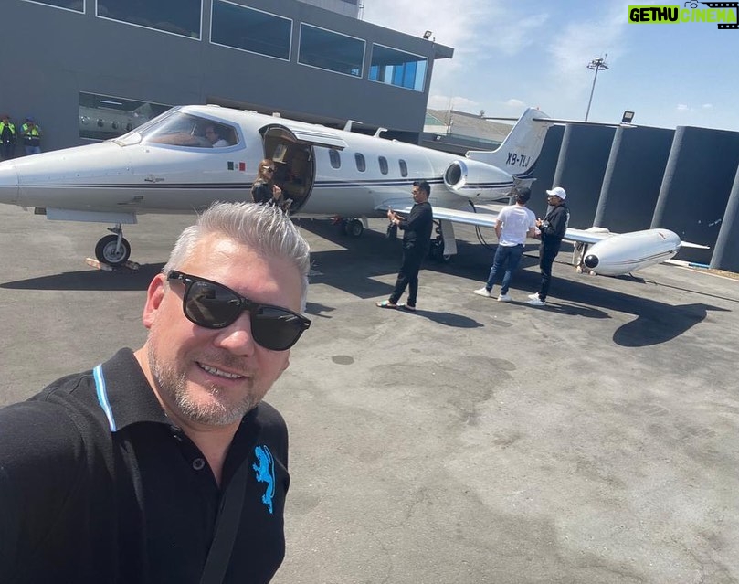Aracely Arámbula - 54.3K Likes - Feliz Día del padre mi amado @drleoarambulaoficial gracias por ser el mejor hermano Padre y tío gracias por siempre llevar de tu mano a mis hijos y ayúdame a guiarlos con todo el AMOR con toda sabiduría y con todo lo mejor por llenarlos de risas ✨🙏✨♥️🎂🎉 TE AMAMOS celebrando porque el cielo tiene fiesta con nuestra chuladita. ✨🙏✨🎂🎊🥳😘