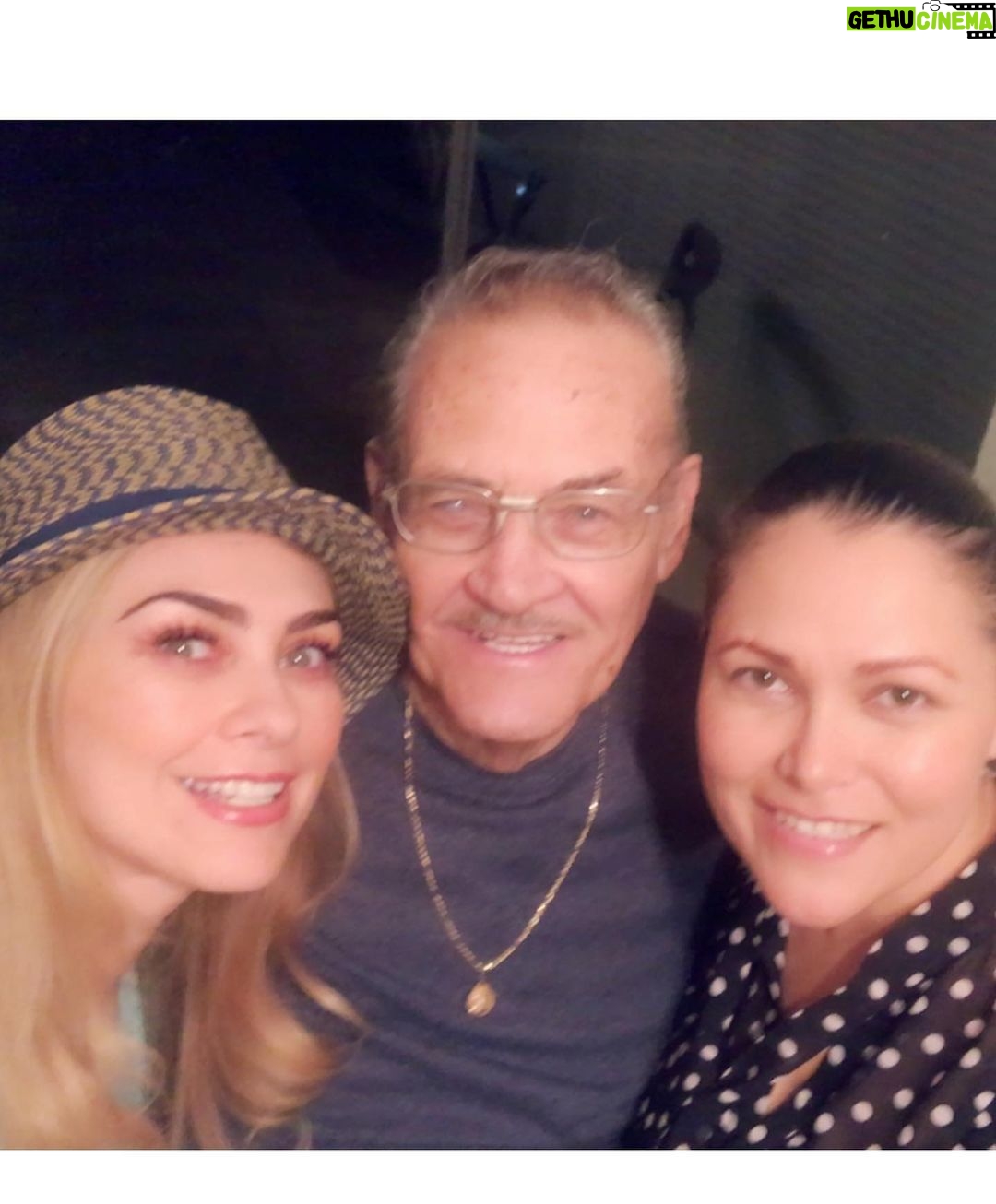 Aracely Arámbula Instagram - Hoy y cada día en cada minuto estas mas que presente agradeciendo diario por tanto amándote con todo el corazón ♥️ por ser increíblemente maravilloso y amoroso Padre para nosotros y para mis hijos que tanto te extrañan y te AMAN ✨🙏✨ vives aquí con todo el AMOR que nos dejaste mas allá de la Vida con INFINITA LUZ ✨🙏✨✨✨✨✨✨✨