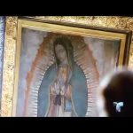 Aracely Arámbula Instagram – Hoy en un día tan hermoso y especial quiero compartirles este video que me hace vibrar el corazón ya van hacer 5 meses de tu partida Papá y mi corazón no había podido compartir mi sentir porque ha sido un tiempo muy difícil donde he aprendido muchas cosas no dejas de enseñarme cada día de tu mano con la fuerza del Amor hoy quiero honrar tu vida y darte GRACIAS como todos los días por tanto Amor Y tantas bendiciones vividas no me falto decirte nada solo extraño demasiado tus abrazos y tus besos toda una vida protegida y llena de tu amor que hoy a 3 días de cumplir 5 meses de tu partida apenas puedo decirles a todos ustedes mi #Arafamila bella GRACIAS por sus mensajes de aliento de cariño y apoyo han sido muy importantes para darle fuerza a mi corazon dias buenos días tristes días que duelen pero tomando lo mejor de cada momento vivido que han sido muchos solo quiero decir GRACIAS A MI PADRE QUE SIGUE SIENDO EL MEJOR QUE DIOS ME PUDO REGALAR🙏✨❤️ EL MEJOR PADRE Y ABUELO GRACIAS SIEMPRE AQUÍ TE VEO CADA VEZ QUE TE EXTRAÑO EN ESTE BELLÍSIMO VIDEO DONDE ME ACOMPAÑARON MI MAMA Y TU A CANTARLE A NUESTA VIRGENCITA 🙏✨🎤 Y DONDE TE PUEDO SEGUIR ABRAZANDOTE FUERTEMENTE CON MI ALMA 🙏✨GRACIAS CADA DÍA CELEBRAMOS TU VIDA ETERNA PAPÁ ✨🙏✨🕊❤️ TE AMAMOS Coquito Leo Meny Leito Isela Migue Dany y yo ❤️❤️❤️❤️❤️❤️❤️❤️🙏✨✨✨✨✨✨✨✨✨✨y siempre te veo con eses gusto cómo estás en la foto final de este post así dicendome TODO ESTÁ BIEN !!!! A echarle ganas ❤️❤️❤️❤️❤️❤️👍🙏