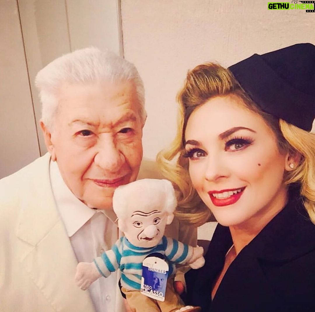 Aracely Arámbula - 47.6K Likes - FELIZ CUMPLEAÑOS 🎂🎁🎉🎈🎊 Mi adoradisimo MAESTRO Don Ignacio LopezTarso que DIOS lo siga llenando de AMOR ,de infinita SALUD y de la gran admiración del público que tanto lo quiere Felicidades lo Amamos mucho !!!!! HAPPY BIRTHDAY 🎂🎉🎈