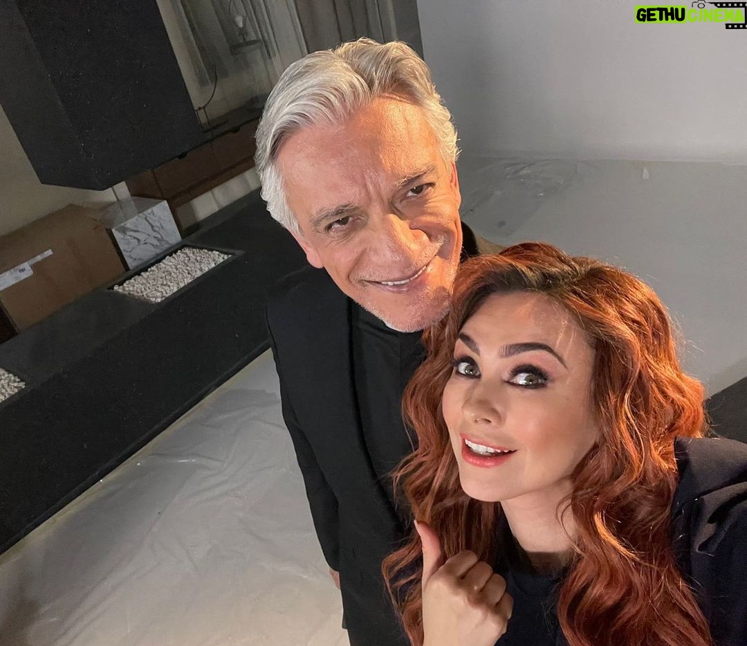 Aracely Arámbula Instagram - Con mi adorado Padre Jose @jcbarreto11 maravilloso personaje gracias por tu enorme talento querido Barreto ♥️😘hoy penúltimo capítulo no se lo pueden perder @madrastra_oficial