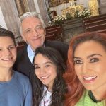 Aracely Arámbula Instagram - Mis niños bellos y mi querido Padre José @jcbarreto11 hermoso trabajo en @madrastra_oficial Jime @karlagaytanp y mi Rafa @yosoy_emi 👌🏻👏🏻👏🏻👏🏻👏🏻👏🏻 Los quiero tanto !!!!! Felicidades por el gran trabajo ultima semana de #Lamadrastra por @televisa y hoy gran comienzo por @univision 🙏🏻♥️ gracias a todos por hacer de esta historia un ÉXITO !!! 🙏🏻🙏🏻🙏🏻🙏🏻♥️😘😘😘 los Amooooo