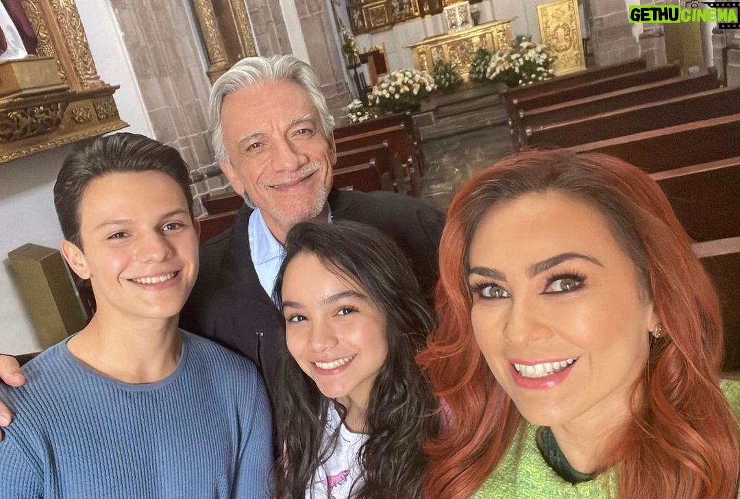 Aracely Arámbula - 42.7K Likes - Mis niños bellos y mi querido Padre José @jcbarreto11 hermoso trabajo en @madrastra_oficial Jime @karlagaytanp y mi Rafa @yosoy_emi 👌🏻👏🏻👏🏻👏🏻👏🏻👏🏻 Los quiero tanto !!!!! Felicidades por el gran trabajo ultima semana de #Lamadrastra por @televisa y hoy gran comienzo por @univision 🙏🏻♥️ gracias a todos por hacer de esta historia un ÉXITO !!! 🙏🏻🙏🏻🙏🏻🙏🏻♥️😘😘😘 los Amooooo