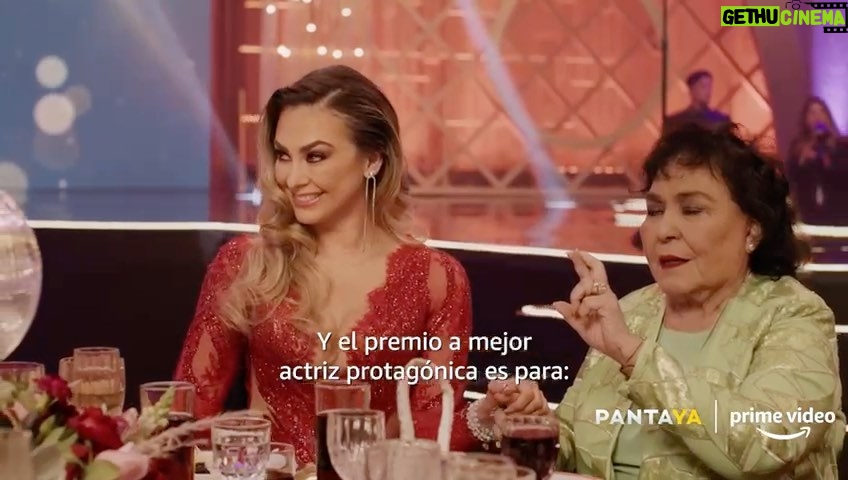 Aracely Arámbula Instagram - Y llego la hora del esteno de la segunda temporada de #Ana 19 la historia de mi querida @adelareguera no se la pierdan por Amazon este 19 de julio👌🏻💃💃😘la pase tan bien me divertí mucho Anita me haces reír con tu gran sentido del humor y tu enorme Talento!!! me encanto verte dirigiendo y actuando en tu historia 👌🏻👏🏻👏🏻👏🏻 que siga el ÉXITO !!! Y algo muy hermoso de ese día fue compartir con nuestra Carmelita que agasajo 🙏🏻 que desde arriba estará celebrando este comienzo !!! No se la pueden perder mi #Arafamilia bella #Ana por Amazon