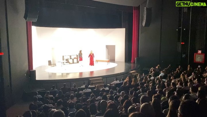 Aracely Arámbula Instagram - Disfrutando mucho del #Teatro que tanto Amo y que amamos mi querido @ruben_lara_ una obra en la que siempre vamos a reír #QuevivaelTeatro 🎭💯♥️ seguimos @anastasia__oficial_ @gabrielsoto pronto volveremos a estar en acción 👌🏻💃🕺🏻💃🙏🏻🎭😘😘