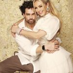 Aracely Arámbula Instagram - FELIZ CUMPLEAÑOS 🎂🎁🎉🎊🎈📸👌🏻😘 querido @urielsantanafoto que tengas larga vida con toda la SALUD Y MILLONES DE BENDICIONES !!! Y que podamos seguir disfrutando de tantos momentos mágicos con tu cariño y risas cuando trabajamos shabesss lo que igo ?…. 😅😂😘👍🏻🎊 TE QUIERO MUCHO !!!! #happybirthday #Love que la sigas pasando #Super #Cool #loveyou ❤️😘🎊