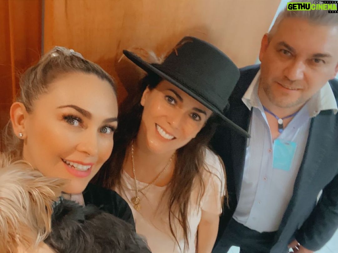 Aracely Arámbula Instagram - Celebrando tu Vida querida @edithmarquezlanda que no paren las risas amiga hermosa y aunque hoy sea un cumple diferente 🎂🎊sabes que el cariño y el amor siempre es el mismo y cada día crece mas, te quiero mucho y sabes cuánto te admiro 😘🎊 te deseo TODA LA SALUD !!! Me alegra mucho oírte hoy súper bien 👌🏻✨ abrazote TE QUEREMOS #HappyBirthday 🎂🎁🎉🎈🎊🥇❤️