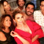 Aracely Arámbula Instagram - Recuerdos tan lindos con mi querido Jesús Cordero grandes momentos compartidos 👌🏻😘 abrazos y gracias por tu Talento y tu buena onda de siempre contagiando la mejor energía !!! Abrazos hasta miami a ti y a mi equipo lindo de esa sesión @veropeque @makeupbyade @genaromaldo Jeny Art & @ashlyshands 😘😘😘😘😘 .#Loveit 🎭♥️😘