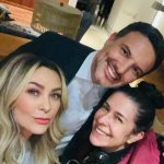 Aracely Arámbula Instagram - Trabajando con mucho AMOR para ustedes aquí les presento a mi marido en La Rebelión de las Esposas aquí Mauricio y Monica 👩‍❤️‍👨❤️ me encanta comenzar el año con este proyecto que me emociona muchísimo!!! 😃 Muy agradecida de volver al set después de un largo tiempo de pandemia en el que extrañe mucho actuar y hacer televisión para ustedes mi #Arafamilia bella #Feliz de coincidir de nuevo con mi Patrona bella @lavalentan poder abrazarnos de nuevo y filmar para ustedes una historia que deseo de todo corazón les guste tanto como las otras, estoy disfrutando mucho tener esta oportunidad de hacer lo que tanto me gusta ✨🙏🏻✨ y me alegra muchísimo coincidir porque si lo planeamos no se da y que Alegría poder trabajar de nuevo mi adorado @alexdelamadrid me rio tanto contigo gozo las carcajadas !!! 🎊😂 y que lindo después de tanto tiempo de un gran cariño y ahora reunidos aquí con nuestra milletita amada y nuestra Valen que bueno 👌🏻 🙏🏻👏🏻👏🏻👏🏻 amo este comienzo y deseo un 2022 lleno primero que nada de INFINITA SALUD y también deseo que esta serie les guste mucho porque la haremos con todo el corazón dejando parte de nuestra Alma como siempre para llegar hasta ustedes y hasta el corazón de su hogar muy #agradecida ✨🙏🏻❤️ y siempre mi cariño y AMOR para ustedes !!! ❤️😘😘😘 #Losamo