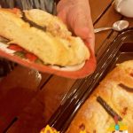 Aracely Arámbula Instagram - Feliz día de reyes mi #arafamilia bella Aqui disfrutando de una rosca súper rica que nos trajo Laurita hermosa la tia de cariño una rosca de tradición 👌🏻😍y ahora ya saben quien será la encargada de los tamales el día 2 🤷‍♀️😅👌🏻😘🎊🔜 #diadereyes 🤴🤴🤴👑♥️