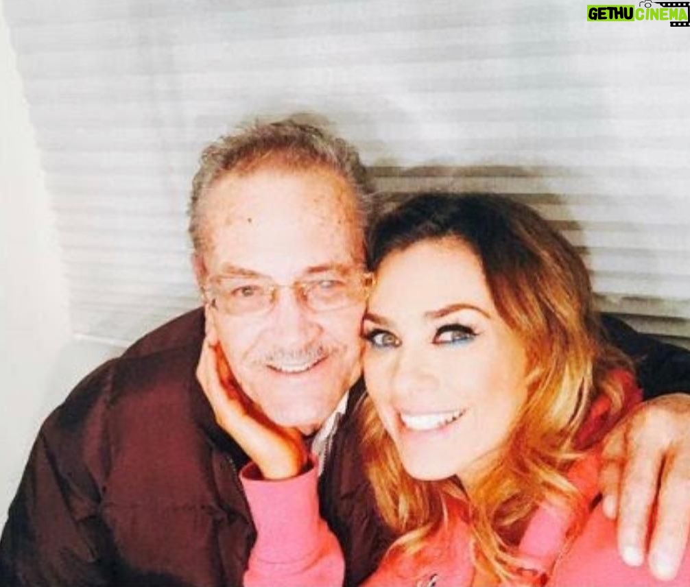 Aracely Ar谩mbula Instagram - Siempre en mi mente en mi coraz贸n y en cada paso de nuestro camino 鉁煓忊湪 AM脕NDOTE SIEMPRE 鉁ㄢ湪鉁ㄢ湪鉁ㄢ湪鉁ㄢ湪鉁ㄢ湪