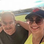 Aracely Arámbula Instagram - El primer AMOR y el más GRANDE de mi Vida ✨🙏✨♥️🫶 GRACIAS PAPÁ por tanto por cada día de mi vida lleno de ti lleno del mas puro AMOR el mejor Papá el mejor abuelo ✨🙏✨🫶 Amándote cada día más y deseando volver abrazarte hoy se cumple un año de tu partida y mi vida cambio ✨✨✨ siento que ha sido un sueño un viaje largo pero cada momento trato de llenarme de LUZ Y FUERZA para seguir entera para mis hijos y para seguir dando lo mejor como a ti te gusta y digo gusta porque el AMOR JAMAS muere ✨ seguiré dedicándote todo lo que hago porque amaba ver como lo gozabas y disfrutabas tanto ✨🙏✨ GRACIAS mi Arafamilia por su cariño y por ayudarme en este proceso que ha sido muy fuerte pero ha estado lleno de muestras de cariño y agradezco con el corazón sus detalles hoy un día más que ESPECIAL RECORDANDO Y HONRANDO CON EL ALMA Y CORAZON A UN GRAN SER EL MEJOR !!! A MI HERMOSO Y MARAVILLOSO PAPÁ ✨🙏✨🫶 TE AMOOOOOOOOOOO HASTA EL CIELO Y LA ETERNIDAD !!!!!!! ✨✨✨✨✨✨✨✨🙏♥️