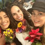 Aracely Arámbula Instagram – Las quiero y las admiro mis hermosas TALENTOSAS Anita y Adita 🫶🫶✨🎄🎁 @la_serradilla y
@adytapaz celebrando y deseándoles a todos una SÚPER Y SALUDABLE FELIZ NAVIDAD 🎄🎁 LOS QUEREMOS !!!! No dejen de ver SANTA MI AMOR la película de Ana 🎄🎁😻🫶👌