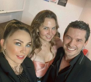 Aracely Arámbula Instagram - Que gran noche ! La pasamos increíble celebrando a las mamacitas ayer y hoy con mi Sis @michellevieth y mi adorado @jorgelozanoh  maravilloso 🏅👏👏👏 tienen que disfrutarlo tanto como nosotras ✨😹👌👏🎊Estado civil  INGOBERNABLE !!!!!