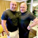 Aram Ananyan Instagram - Что такое дружба? Дружба – это больше, чем приятная компания или близость интересов. Дружба – глубокие, искренние отношения, включающие в себя целый комплекс эмоций. Для дружбы характерно глубокое взаимопонимание людей. Это означает возможность общаться друг с другом практически без слов, при помощи жестов и мимики, воспринимать и точно понимать друг друга на основе едва уловимых движений и интонации, понятных только друзьям и не воспринимаемых окружающими. Давние друзья могут заранее предсказывать реакции и поведение в разных жизненных ситуациях, вплоть до определения мыслей, которые друг другу придут в голову в тот или иной момент. Найти настоящих друзей — это самая большая удача в жизни. Конфуций говорил … «Дружба заканчивается там, где начинается недоверие». Цените то, что имеете 🖤 И верьте всегда в самое лучшее!!!