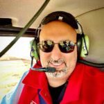 Aram Ananyan Instagram - Испытай один раз полет, и твои глаза навечно будут устремлены в небо. Волнительно? Когда я был ребенком, я постоянно спрашивал взрослых: - почему люди не летают? Отчего люди не могут также летать, как и птицы? Мне иногда казалось, что я птица. Особенно, когда стоишь на какой нибудь высоте, тебя прям и тянет расправить руки и полететь. Я не боюсь летать, я обожаю летать. Я просто не люблю и не хочу падать!!! А птицы могут спокойно летать, создавая крыльями нужное давление под нужным углом. 🦅