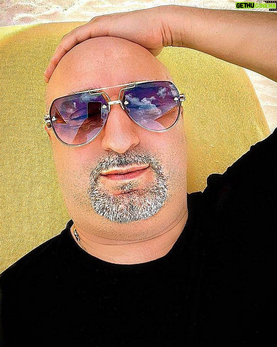 Aram Ananyan Instagram - Жить так, как вы хотите - это не эгоизм. Эгоизм - это когда другие должны жить и думать так, как вы этого хотите. Каждый человек есть художник своей собственной жизни 🎨 Ведь истинное предназначение человека жить, а не существовать. Phuket, Thailand