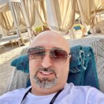 Aram Ananyan Instagram - Мой маленький мини отдых - это редкая возможность подумать спокойно о насущных делах, проанализировать всё и ворваться потом обратно в рабочий график. Мой отдых — это смена источников усталости, это моя правильная лень))) Такая вот небольшая перезагрузка 🌞 Но уже я в Москве и на связи 📲 Dubai UAE