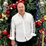 Aram Ananyan Instagram - Вот и закончились долгожданные новогодние праздники. Отгремели салюты, отзвучали поздравления, мы разобрали ёлку после Старого-Нового года и сегодня на календаре 15 января (понедельник), а значит все уже в максимально рабочем режиме!!! Боже мой, как же не просто после длительного ничегонеделания влиться в рабочий ритм и проникнуться атмосферой труда 😂 Впереди нас ждет, наверное, не самый легкий и високосный год. Поэтому нужно собраться с силами и засучить рукава. Я хочу пожелать всем сил, энергии, и мудрости, чтобы мы могли принимать правильные решения и достигать своих целей с легкостью и несгибаемой решимостью. Берегите себя!!! 🫶🏼 #2024 🎅🏽 Ресторан «Магадан» Сочи