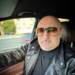 Aram Ananyan Instagram - Умные мысли приходят лишь тогда, когда глупости уже сделаны. Нельзя вернуться в прошлое и изменить свой старт, но можно правильно стартовать сейчас и изменить свой финиш. Лично мне вообще понятно то, что перемены, которые “как будто“ наступают с ходом времени, по сути никакие не перемены: меняется только мой взгляд на ценности и на определенные вещи. Все будет!!! Только когда ты решишься на это.