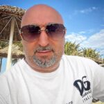 Aram Ananyan Instagram - Я единственный автор своей жизни и безоценочно принимаю всё происходящие события и извлекаю из них жизненные уроки. Я знаю, что все имеет причинно-следственные связи, и если что-то произошло таким вот конкретным образом, то причины этого кроются в наших мыслях, словах и поступках, предшествующих событию. Всё, что происходит с нами, происходит по нашему желанию, с нашего позволения и по нашему выбору. Не пускайте плохим мыслям, испортить Вам жизнь. Живите с добром в сердце. И помните, жизнь одна - кайфуйте Dubai, United Arab Emirates