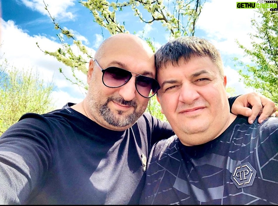 Aram Ananyan Instagram - Винчу денца ас декъала во хьо ваша 🥳🎁Дала вочу хlyмнах ларвойла хьо🙏🏽 Лаьа хьан дахар безамо а, доттагlалло а, дикалло а, дохдина хуьлийла машар а, Барт а, аьтто а, ирс а хуьлда хьян хlусамехь!!! Ас декъал во хьо винчу денца, сан массарел дика ваша, тахан хьан 20 шо ду..... Суна лаьа хьан шадериг уггар диках дерг хуьлийла, хьай дахарехь кхиам хуьлийла, амма коьртнаг - могушалла хуьлийла. Ас кхиъ цкъа декъал во хьо винчу денца Ваша!!! —————————————— С днем рождения брат 🥳 Да хранит тебя Аллах🙏🏽 Желаю, чтобы жизнь твоя была согрета любовью, дружбой, добротой. Мира и покоя твоему дому, удачи и счастья! С днем рождение мой самый лучший брат, сегодня тебе 20 лет... желаю тебе всего самого лучшего, достижимости в жизни, счастья, любви, но самое главное здоровье и еще раз с днём рождения брат!!! 🎁 Грозный, Чеченская Республика