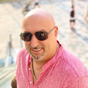 Aram Ananyan Instagram - Наша жизнь — следствие наших мыслей; она рождается в нашем сердце, она творится нашею мыслью. Если человек говорит и действует с доброю мыслью — счастье следует за ним как тень, никогда не покидающая. Плодотворной рабочей недели мои инстадруги 🙌🏽 Dubai, United Arab Emirates