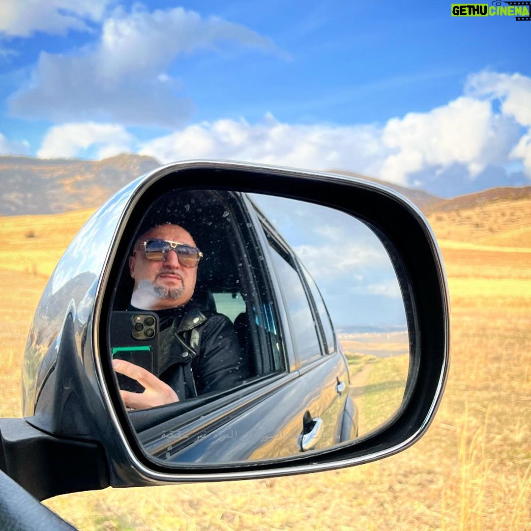 Aram Ananyan Instagram - Шикарная погода, красивая природа, замечательное время года 🍂 прекрасная и гостеприимная страна 🇦🇲 Все пазлы сошлись) Природа — это зеркало, в котором человек видит своё Я свободным от всего мелкого. Мне нравятся люди с отлично настроенными зеркалами внутри, прямыми и с хорошим освещением. На остальных мне просто жаль тратить свою энергию. Хорошего Всем воскресенья 🙌🏽 Арарат, Армения