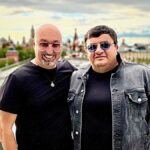 Aram Ananyan Instagram – Тот, кто желает иметь верных друзей, в первую очередь, должен быть сам добрым и терпеливым, проявляя внимание к чужим проблемам. Почёт и уважение добываются не силой, а великодушием и братством!!!
Цените дружбу, ведь остаться без друзей – самое горькое несчастье, после нищеты.