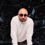 Aram Ananyan Instagram - Сегодня решил поделиться пошаговой инструкцией, как подготовиться к выходу релиза, для всех, кто увлекается музыкой 🎼 💽 Для начала нужно определиться с датой релиза. Как правило, из дней недели выбирают пятницу. Также очень важно проверить, не выходит ли у более известного артиста с похожим стилем музыки релиз в этот день, чтобы внимание вашей аудитории не ушло к нему. Кроме того, нужно учесть, не выпадает на этот день какое-то мероприятие или праздник, чтобы не было дополнительных инфоповодов в информационном поле. 💽 Важно определиться с «внешним видом» релиза, чтобы привлечь внимание нового слушателя. И если упаковка с задачей не справилась, то есть вероятность, что текущая битва за слушателя проиграна. В случае с музыкальным релизом упаковкой являются дизайн обложки, картинок и оформление соцсетей артиста. 💽 Дистрибуция. Вне зависимости занимаетесь вы рассылкой релиза самостоятельно или работаете с лейблом, лучше отправлять релиз заранее, хотя бы за 2 недели до планируемой даты премьеры, а в идеале вообще за месяц. Это необходимо, чтобы получить промо-поддержку от площадок в виде размещения в разделах с новинками и популярных плейлистах. 💽 При загрузке релиза заранее, появляется много возможностей для эффективного маркетинга и предпродаж. Зная дату премьеры, можно заранее подготовить промо-материалы для продвижения. Начиная тизерами, трейлерами и сниппетами, заканчивая информационными поводами, размещением на основных витринах и прочими полезными штуками. 💽 Необходимо подготовить соцсети к выходу релизу. А именно: обновить профили в соцсетях, подготовить все материалы, после выхода «закрепить» пост с релизом и тд. Также после определения даты релиза, важно начать «прогрев аудитории» различными опросами, фото и видео из студии с месседжем о том, что вы подготовили крутой материал и ваша аудитория скоро сможет с ним познакомиться. 💽 релиз и рекламная компания. Если у вас нет хорошего таргетолога, то ваш релиз может быть обречен. Бюджет определяется заранее на начальном этапе, исходя из прогрева аудитории (тик ток, reels, VK) и тестовой рекламы. А затем настраивается большая рекламная компания и отслеживается постоянно в течение первых 2-х суток.