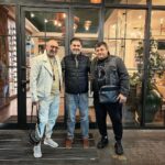 Aram Ananyan Instagram – Подлинное богатство Армении — это его гостеприимный и трудолюбивый народ 🇦🇲 
И как бы тебя горячо ни обнимали при встрече, то при прощании всё равно получается горячее😘

Спасибо огромное всем нашим братьям, за тепло, уют, встречи/проводы, застолье и такое 👍🏼 гостеприимство 🙏🏽♥️

Вообще Армяне – народ древний, но ни капельки не изменившийся. Как и тысячи лет назад, они уважительно относятся к родной и чужой культуре, своим и чужим семьям, знакомым и незнакомым старикам и обожают всех малышей на свете.

Ну а нам с @umar_archer пора домой, в Москву!!!! 🙌🏽 🛫 Yasaman Yerevan’s Restaurant